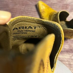 ARIAT ankle boots